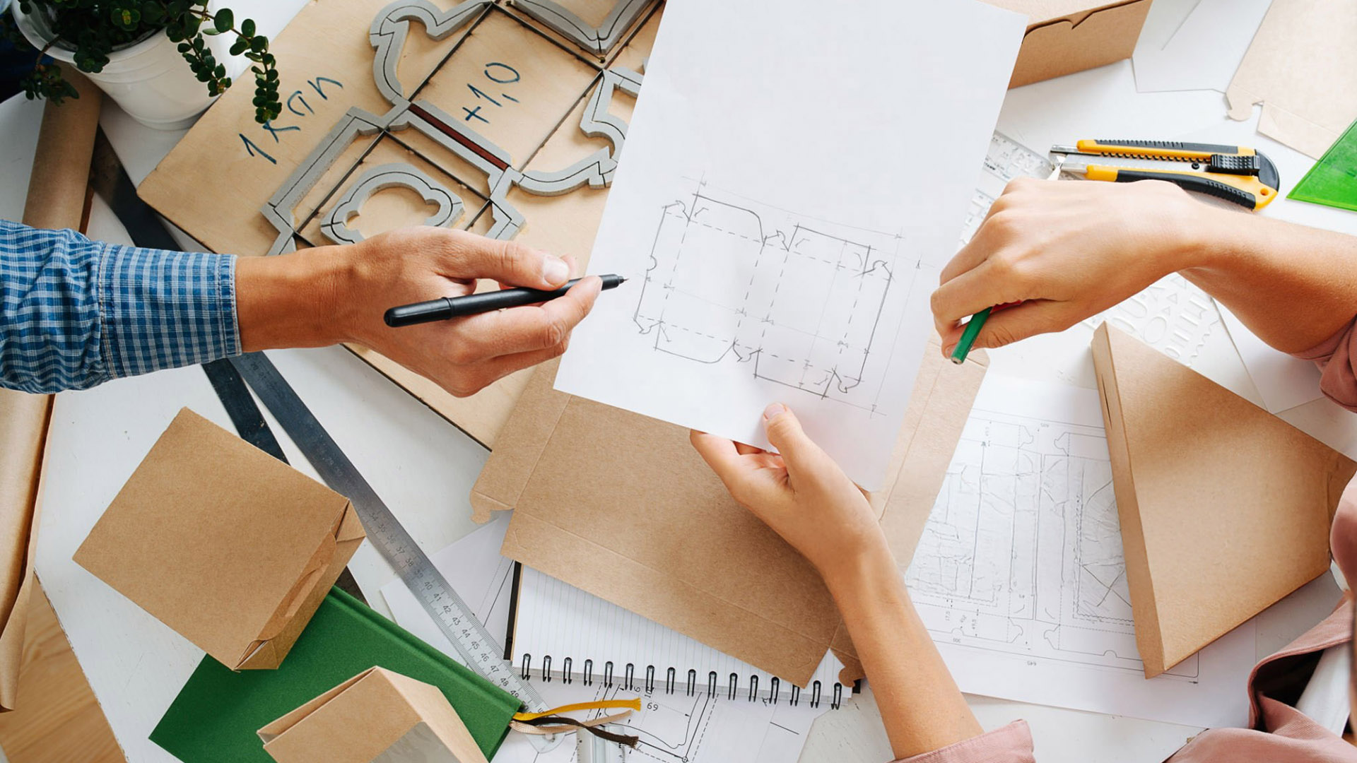 Team di Packaging Design: collaborazione professionale per creare packaging che esaltano l'identità del prodotto.